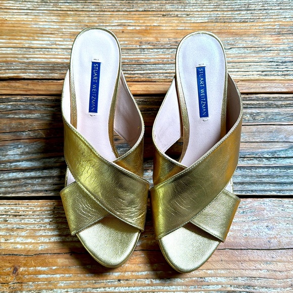 Gorgeous gold lame Stuart Weitzman 4” heels 🤩 - Picture 2 of 8